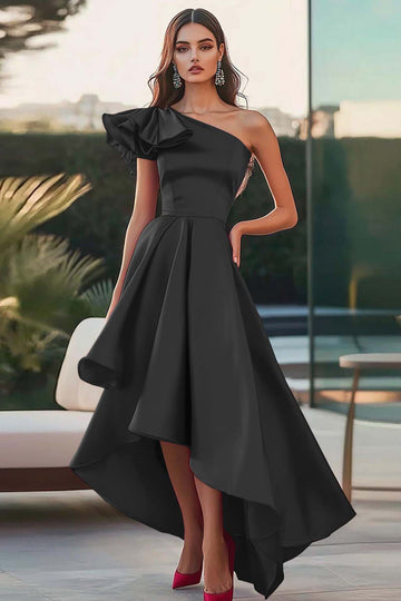 Śliwka na jedno ramię wysoka satynowa sukienka wizytowa A line